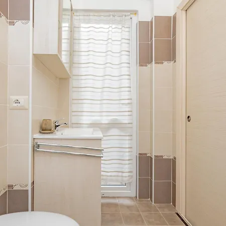 2 Bedroom - Buzzi Hospital, Sempione, Mico, 100mt Metrom5 Διαμέρισμα *